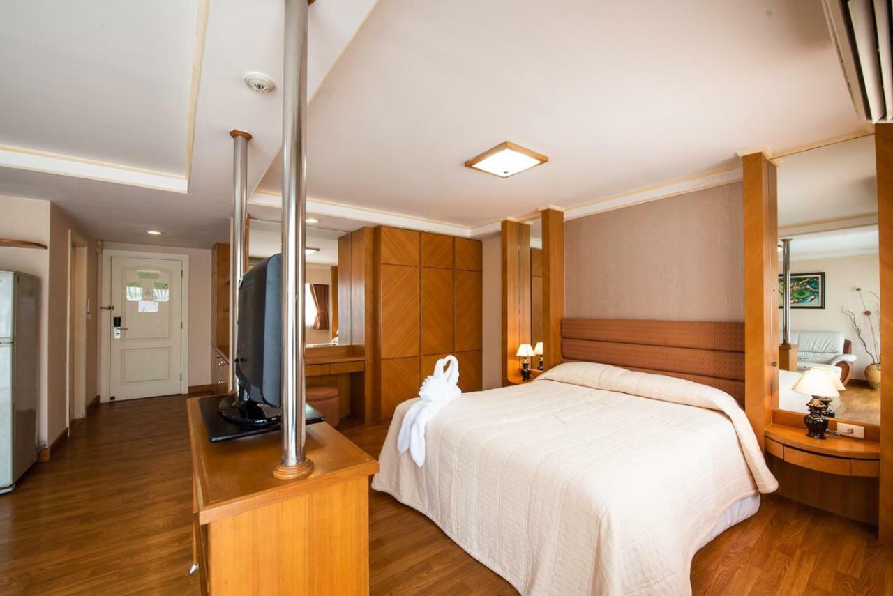 Roseate Ratchada Aparthotel Bangkok Exterior photo
