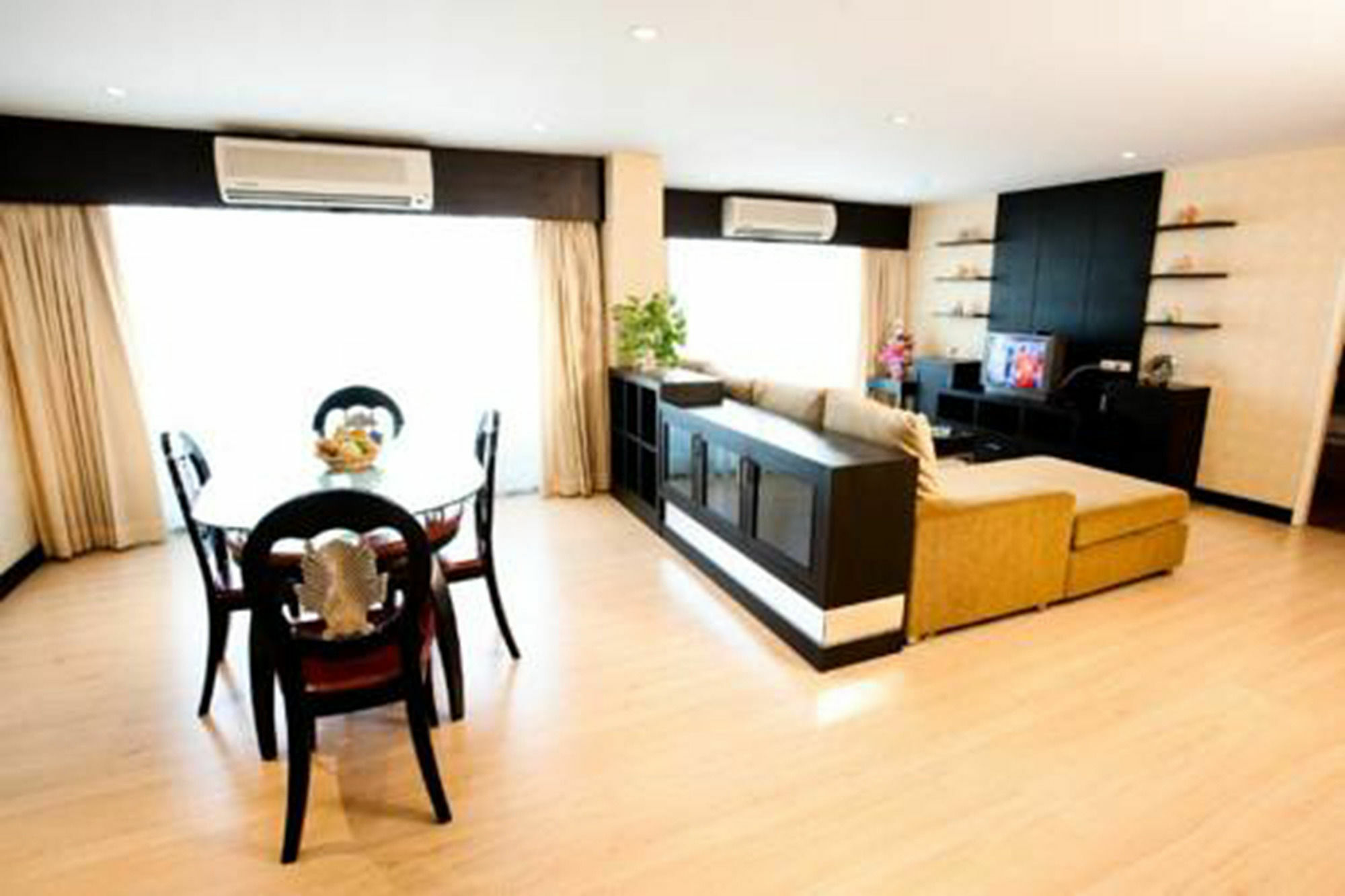 Roseate Ratchada Aparthotel Bangkok Exterior photo